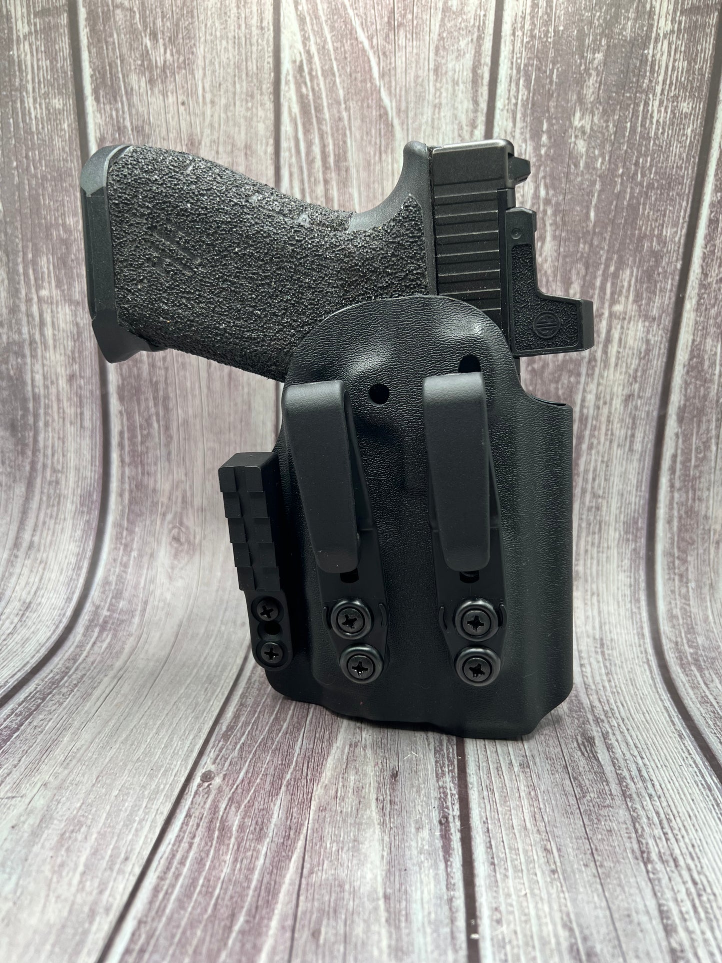 Light Bearing IWB Holster for Glock 17/47 Pistol .
