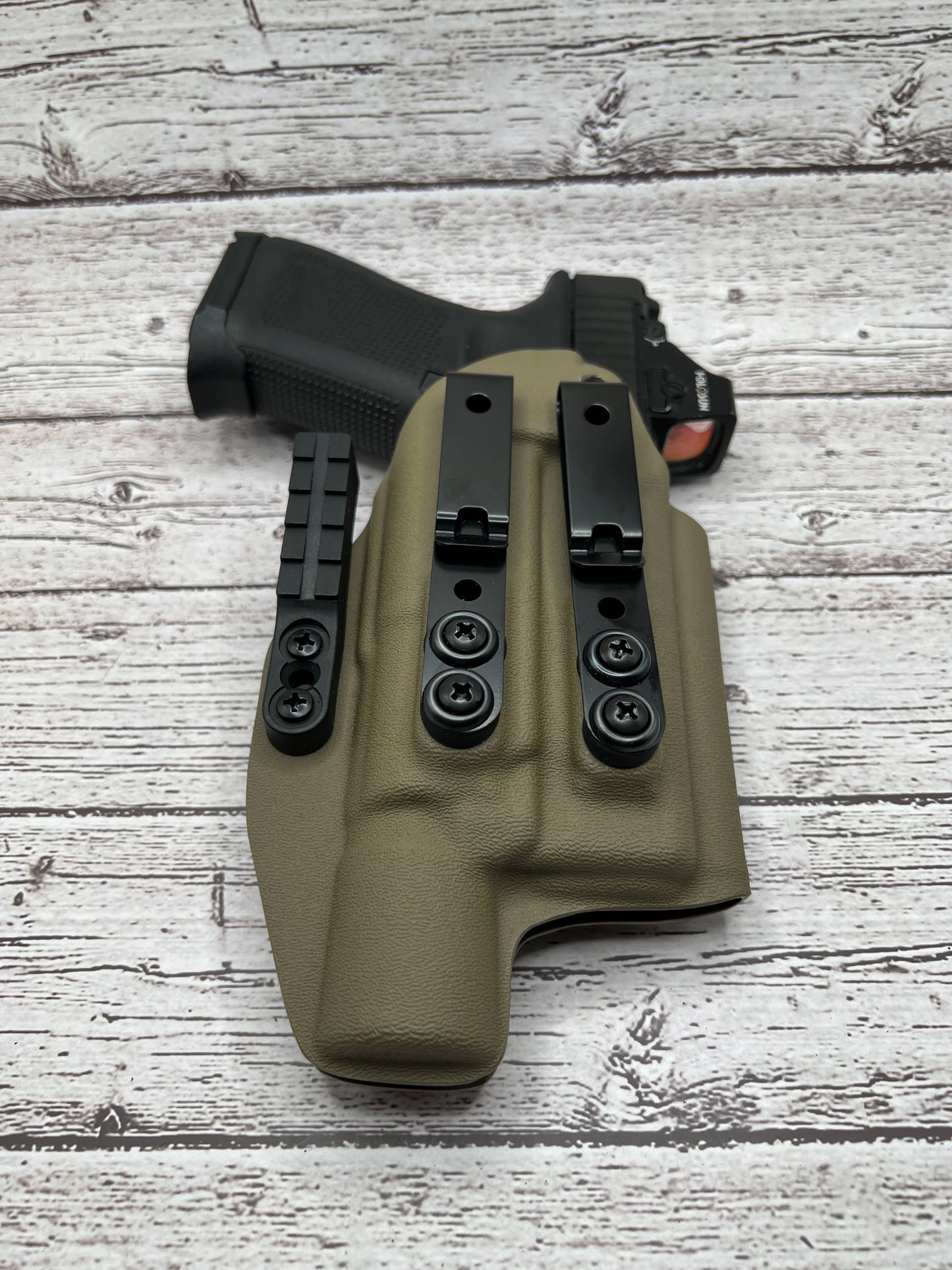 Light Bearing IWB Holster for Glock 17/47 Pistol.