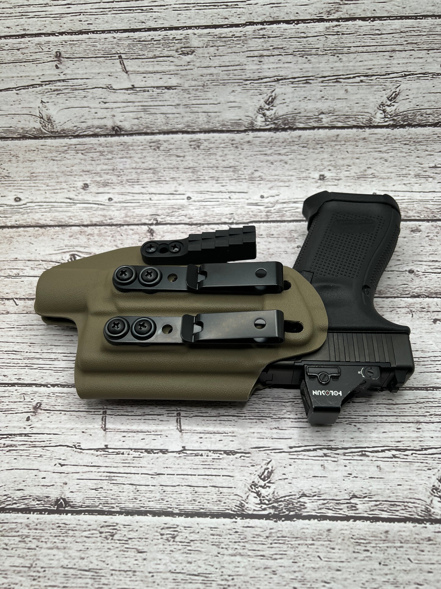 Light Bearing IWB Holster for Glock 17/47 Pistol.